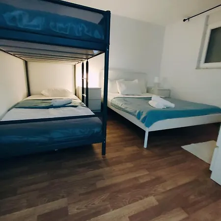 Theorynomad Rooms Al Caparica * Trafaria